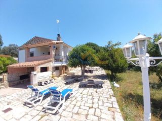 House  La coruña. Chalet independiente con piscina. villa del prado.