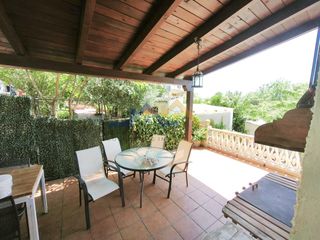 Casa  La coruña. Chalet independiente con piscina. villa del prado.