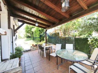 Casa  La coruña. Chalet independiente con piscina. villa del prado.