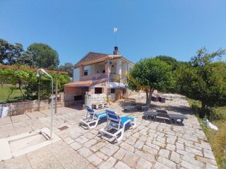 Casa  La coruña. Chalet independiente con piscina. villa del prado.