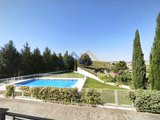 Flat  Ocaña. Piso con ascensor, garaje y piscina en ontígola