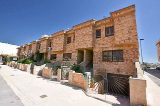 Casa adosada en Formentera del Segura. Casa adosada con 3 habitaciones y parking