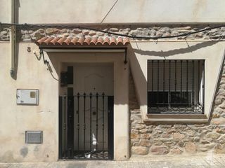 Casa adosada en Vall d´Uixó (la). Casa adosada con 2 habitaciones y terraza