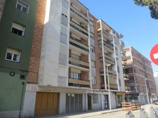 Piso en Balaguer. Tercero con 4 habitaciones, calefacción y terraza