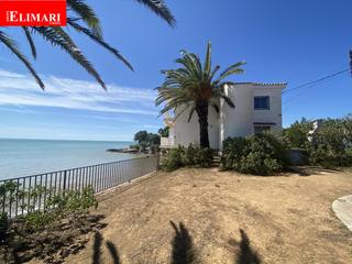 Chalet en Alcanar. Villa en venta en alcanarplatja  urb. serramar, 5 dormitorios.
