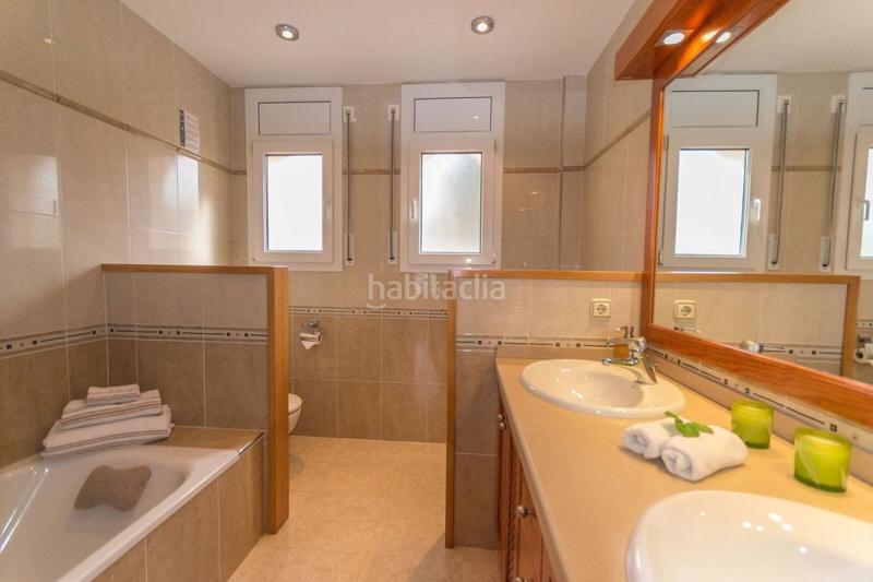 Foto ebad3a26-0593-40f8-832e-53e38608c7d8. Xalet amb calefacció aparcament piscina a Ampolla (L´)
