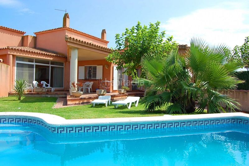 Foto 74395901-1142-4f7d-a768-59e6ddea746c. Xalet amb aparcament piscina a Deltebre