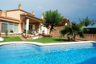 Xalet a Deltebre. Chalet en venta en riumar, 4 dormitorios.