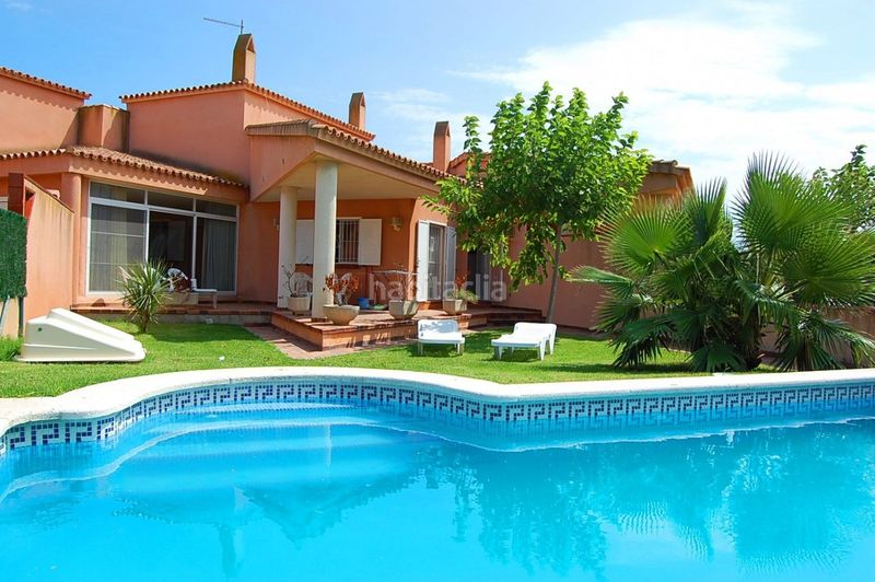 Foto a8cbe708-acb2-4463-a222-e78182659362. Xalet amb aparcament piscina a Deltebre