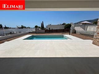 Xalet a Montsia 31. Villa en venta en alcanarplatja  urb. serramar, 3 dormitorios.