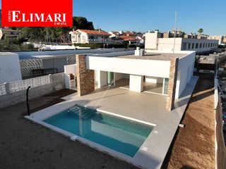 Chalet à Montsia 31. Villa en venta en alcanarplatja  urb. serramar, 3 dormitorios.