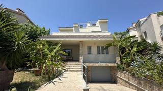 Xalet a Platges. Villa en venta en playa de juanito, 6 dormitorios.