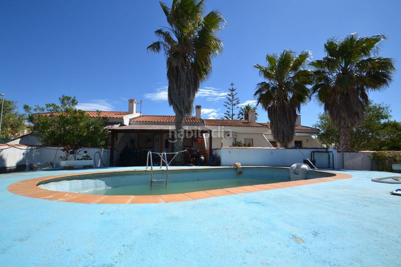 Foto 69d2e7b4-1f8f-488b-8a6e-5072e5d8219f. Xalet amb aparcament piscina a Deltebre