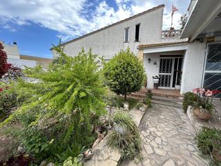 Chalet in Sant Jaume d´Enveja. Villa en venta en els muntells, 4 dormitorios.