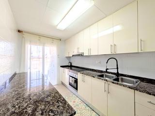 Pis a Casc Antic. Piso en venta en amposta, 4 dormitorios.