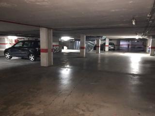 Aparcament cotxe a Zona Hospital. Garaje en venta en fútbol.