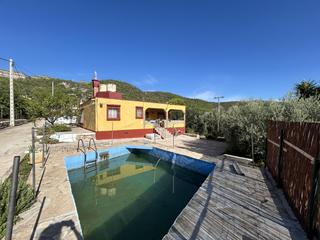 Chalet à Alcanar. Villa en venta en playa, 4 dormitorios.
