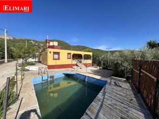 Chalet à Alcanar. Villa en venta en playa, 4 dormitorios.