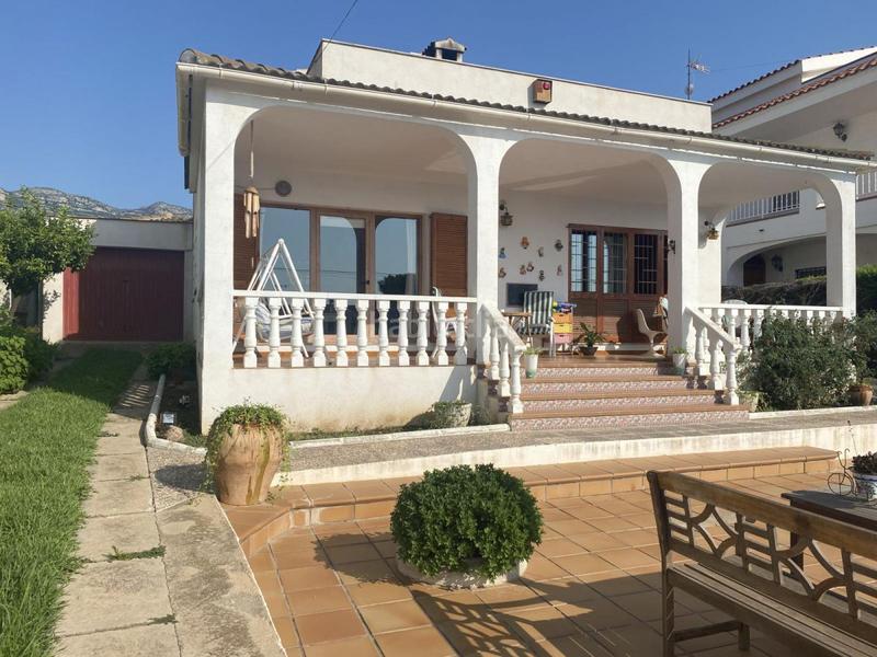 Foto 30051bc7-eb1a-475b-af98-387a64dd9ff8. Xalet amb calefacció aparcament piscina a Alcanar