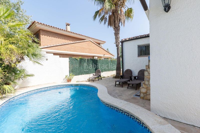 Foto a6159155-7a2c-4dbc-b31b-4568ef3a3a67. Xalet amb piscina a Deltebre