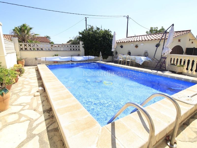 Foto 038a83f2-fafe-4427-aa6a-ec9c1c579324. Casa amb aparcament piscina a Centre Miami Platja