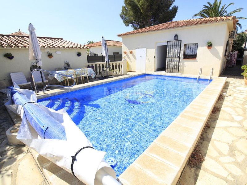 Foto 069d9074-24d4-47a5-b58d-f8a13678a500. Casa amb aparcament piscina a Centre Miami Platja
