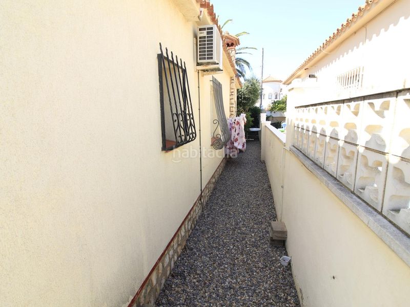 Foto a6ac7585-4f63-4684-b403-58b6ec461f1c. Casa amb aparcament piscina a Centre Miami Platja