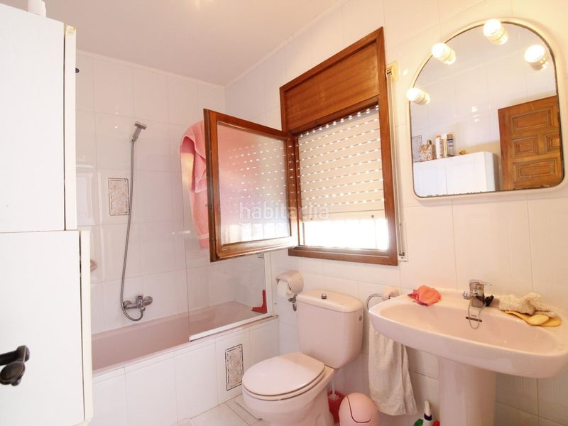 Foto ba55f2de-400d-4005-bfca-2d561c7e2dc8. Casa amb aparcament piscina a Centre Miami Platja