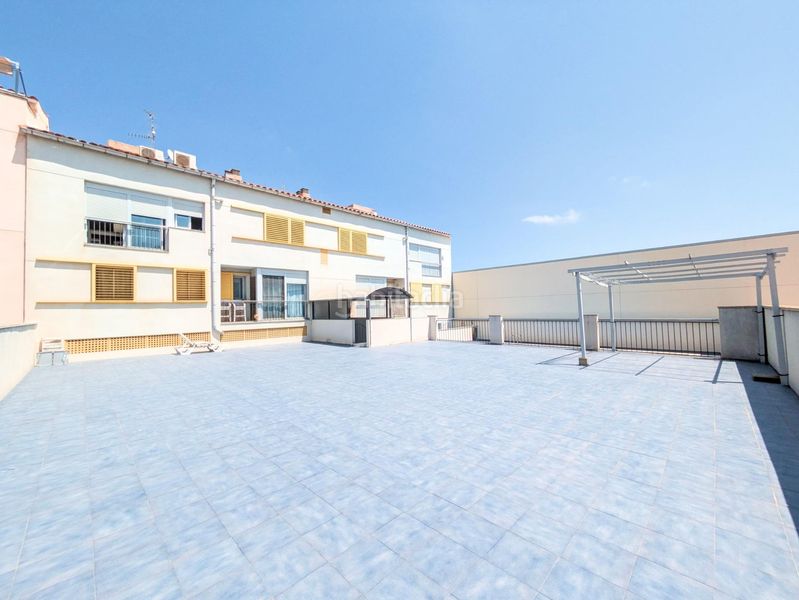 Foto 5e90b0d9-8588-4285-a3de-31263cfc669c. Àtic amb piscina a Sant Jaume d´Enveja