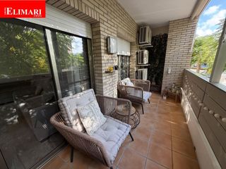 Appartement in Avinguda Catalunya. Apartamento en venta en playa, 3 dormitorios.