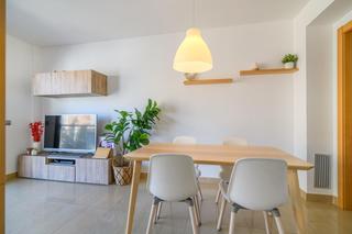 Zweistckige Wohnung in Carretera cardona 15. Dplex llumins i tranquil, amb plaa daparcament,  en el centre
