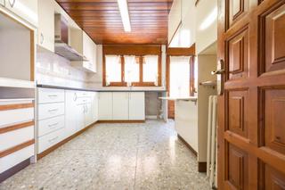 Chalet à Torelló. Casa amb jardí en venda  torelló