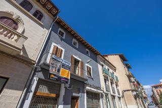 Pis a Roda de Ter. Pis de 3 habitacions terrrasa amb vistes