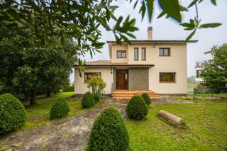 Xalet  Calle de màrius anglada. Espectacular casa a 4 vents en venda a cantonigrós