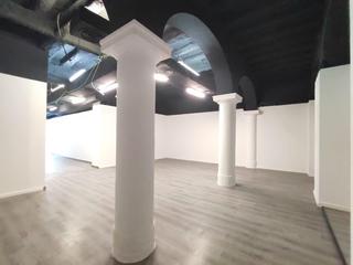 Local commercial à Barri Antic. Local amb encant al centre de manresa