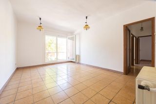 Etagenwohnung  Manuel galadies. En venda pis 3 habitacions per reformar  vic