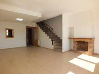 Casa adossada  Carrer de salvador espriu. Casa adosada en venda  sant boi de lluçanés