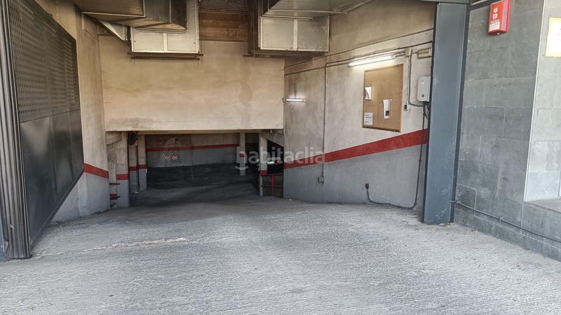 Foto eef7ce8a-5865-4932-af5a-32bc64a43288. Aparcament cotxe a Caputxins-Ambulatori Vic