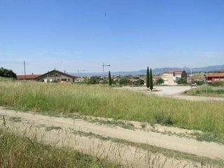 Terreno residencial  Pedret, del. Solar en venda - roda de ter - zona esquerda
