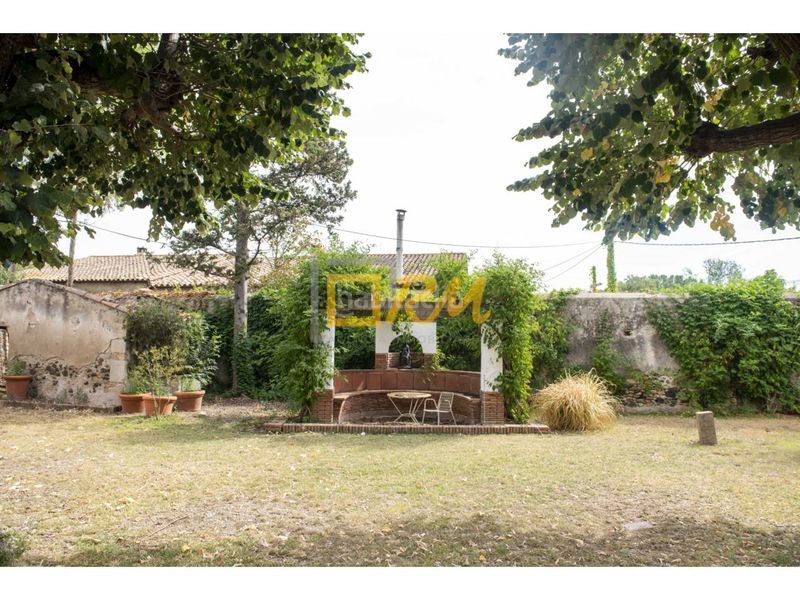 Foto 27219165-359c-4d7a-9d90-077e2222b360. Casa amb aparcament a Domeny Girona