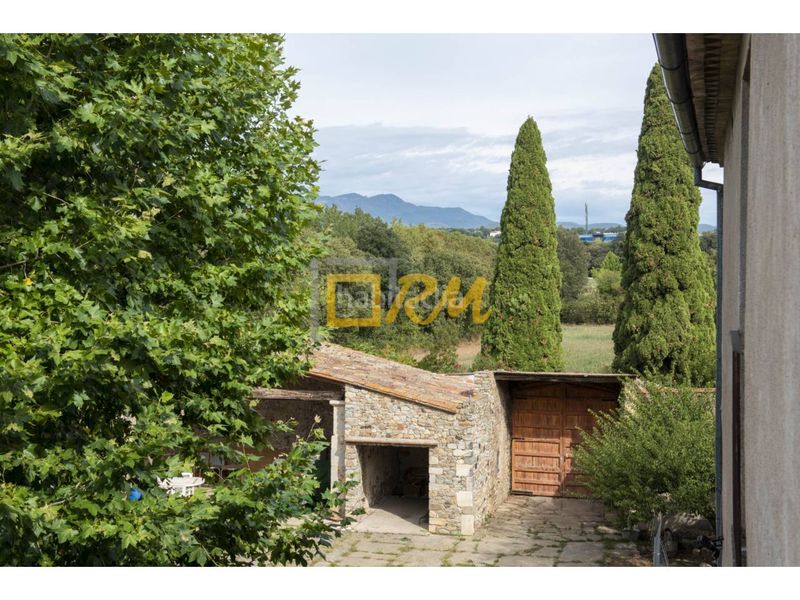 Foto 2d25e8c4-7215-4184-9f58-ec02c4803187. Casa amb aparcament a Domeny Girona