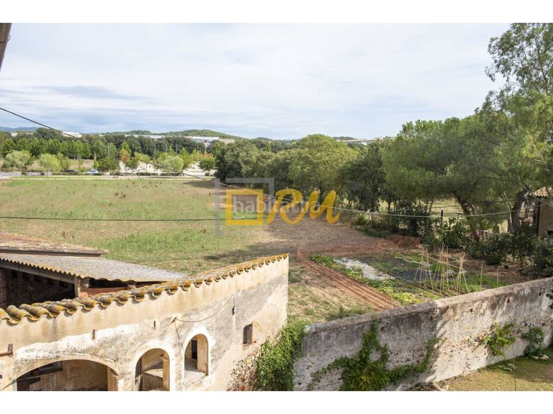 Foto 3b50df6e-0858-4d89-af94-7d85a4abe6c0. Casa amb aparcament a Domeny Girona