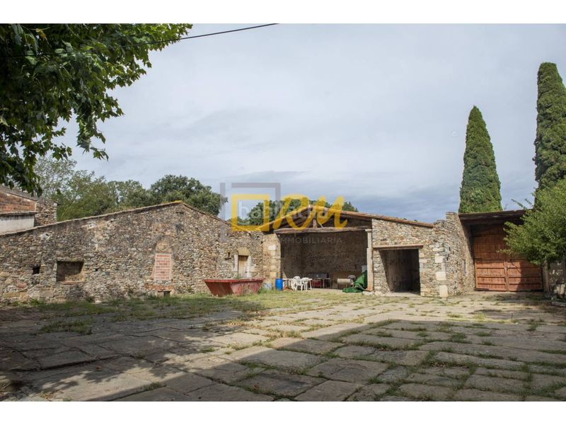 Foto 43a877c5-d183-4d94-a9ed-fc57ce405b0c. Casa amb aparcament a Domeny Girona