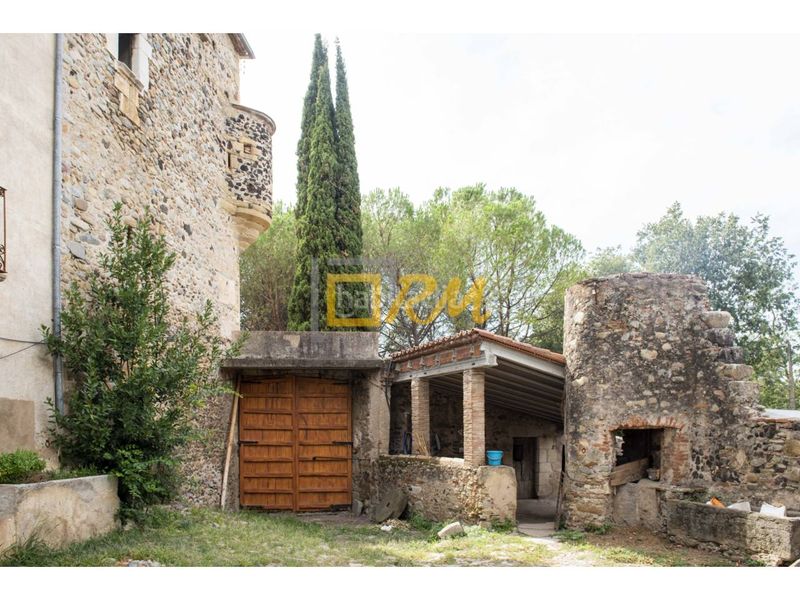 Foto 50b6f55b-dd7d-45a2-8c54-af5b9c365ccf. Casa amb aparcament a Domeny Girona