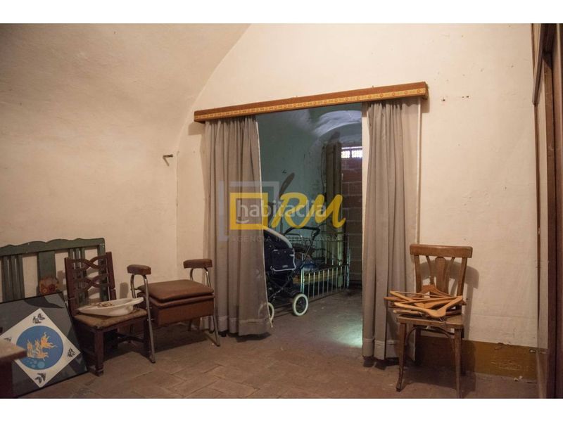 Foto 5e073280-8c37-4e22-82e8-a6bb59e60799. Casa amb aparcament a Domeny Girona