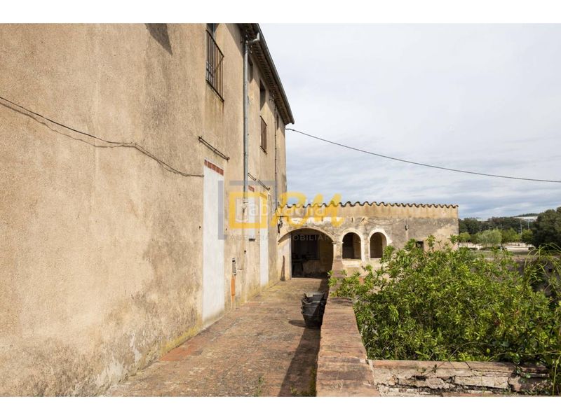 Foto 6865853c-76d2-48cb-891f-77646ff80b38. Casa amb aparcament a Domeny Girona