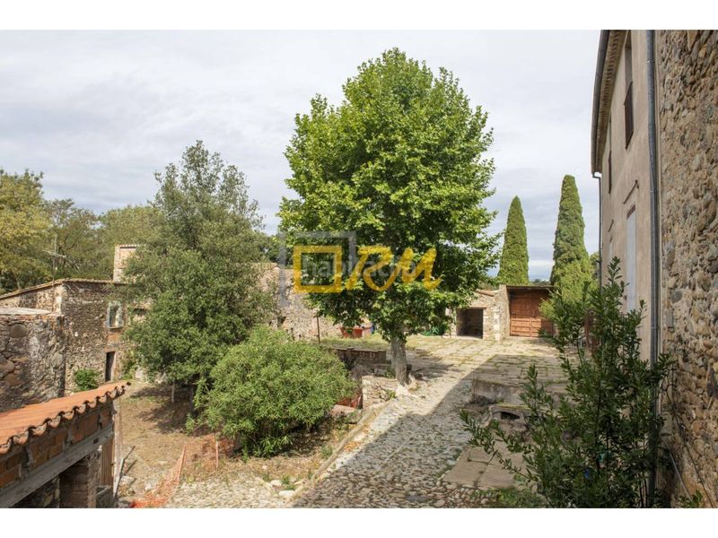 Foto fb577da3-fd4b-404e-be4b-48066dffa771. Casa amb aparcament a Domeny Girona