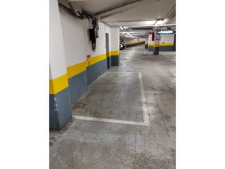 Aparcament cotxe a Francesc eiximenis 16. Venta de parquing en el centro de girona