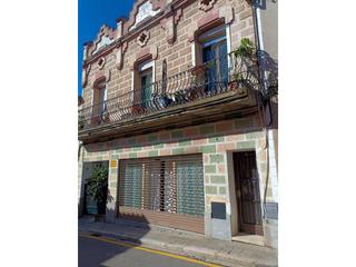 Casa  Barcelona. Venda de casa a breda