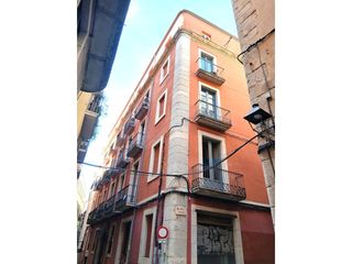 Pis  Travesia auriga. Se vende impresionante piso, en el coraz�n del barri vell de gir